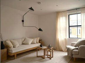 JAPANDI CHIC 1BR Bright Functional Designer Flat